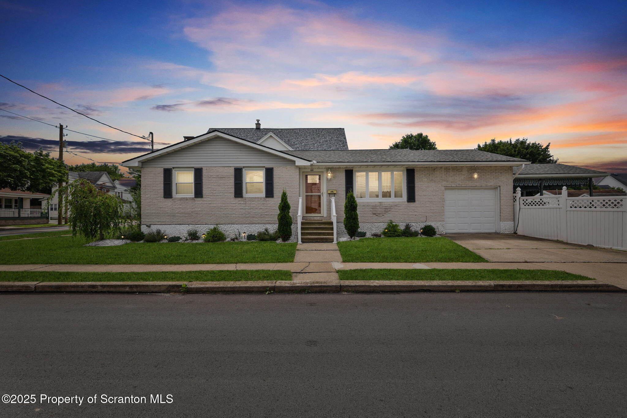 659 Boulevard Avenue  Dickson City PA 18519 photo