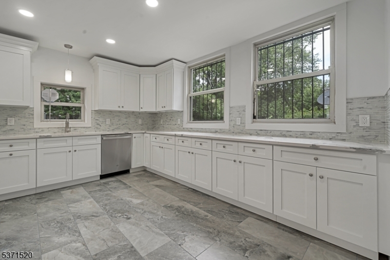 Property Photo:  125 S Munn Ave  NJ 07106 
