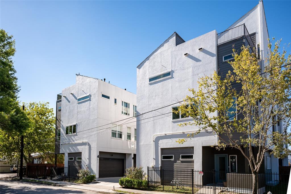 Property Photo: 911 Thompson Street TX 77007