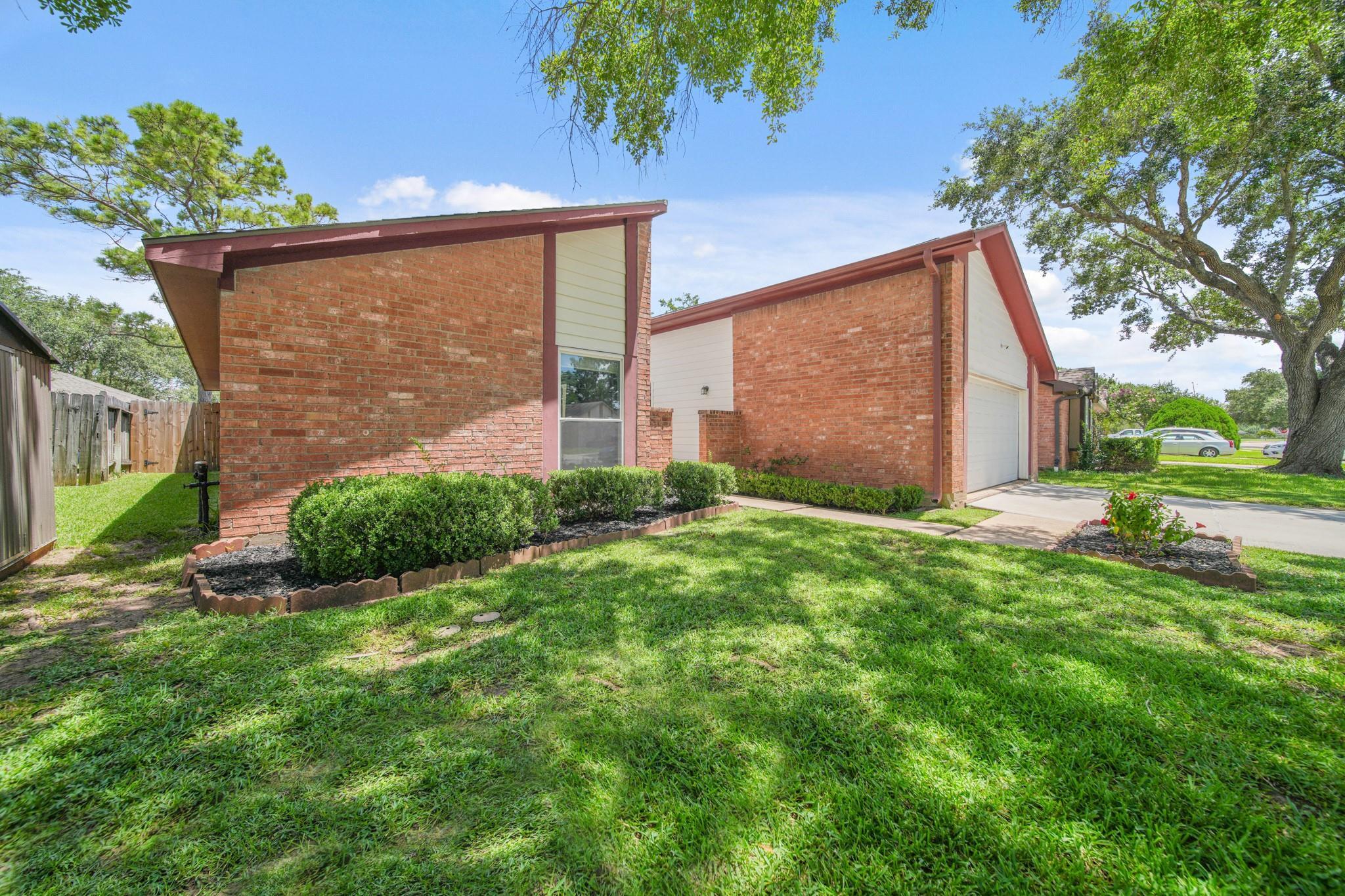 Property Photo:  3119 Sleepy Hollow Drive  TX 77479 