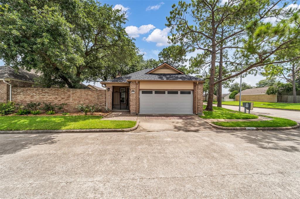 Property Photo: 16802 Heath Hollow Way TX 77058