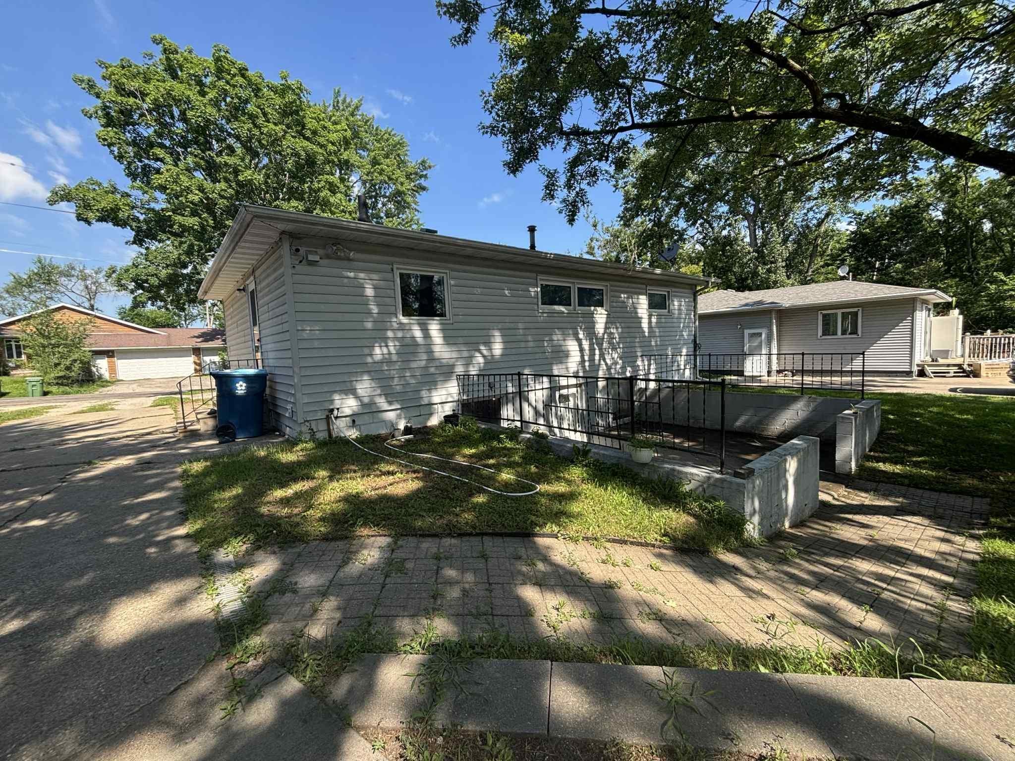 Property Photo:  107 Chicago Street  IA 50701 