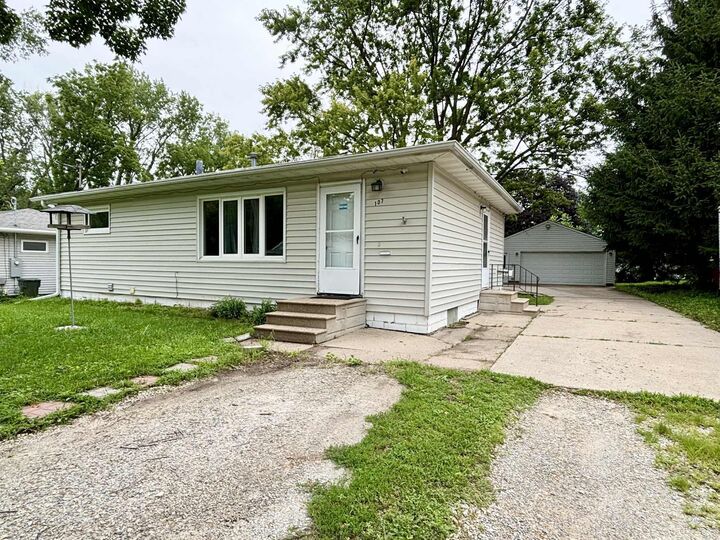 Property Photo:  107 Chicago Street  IA 50701 