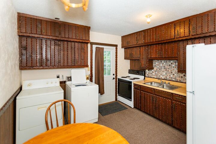 Property Photo:  102 NW 9th Avenue  IA 50677 