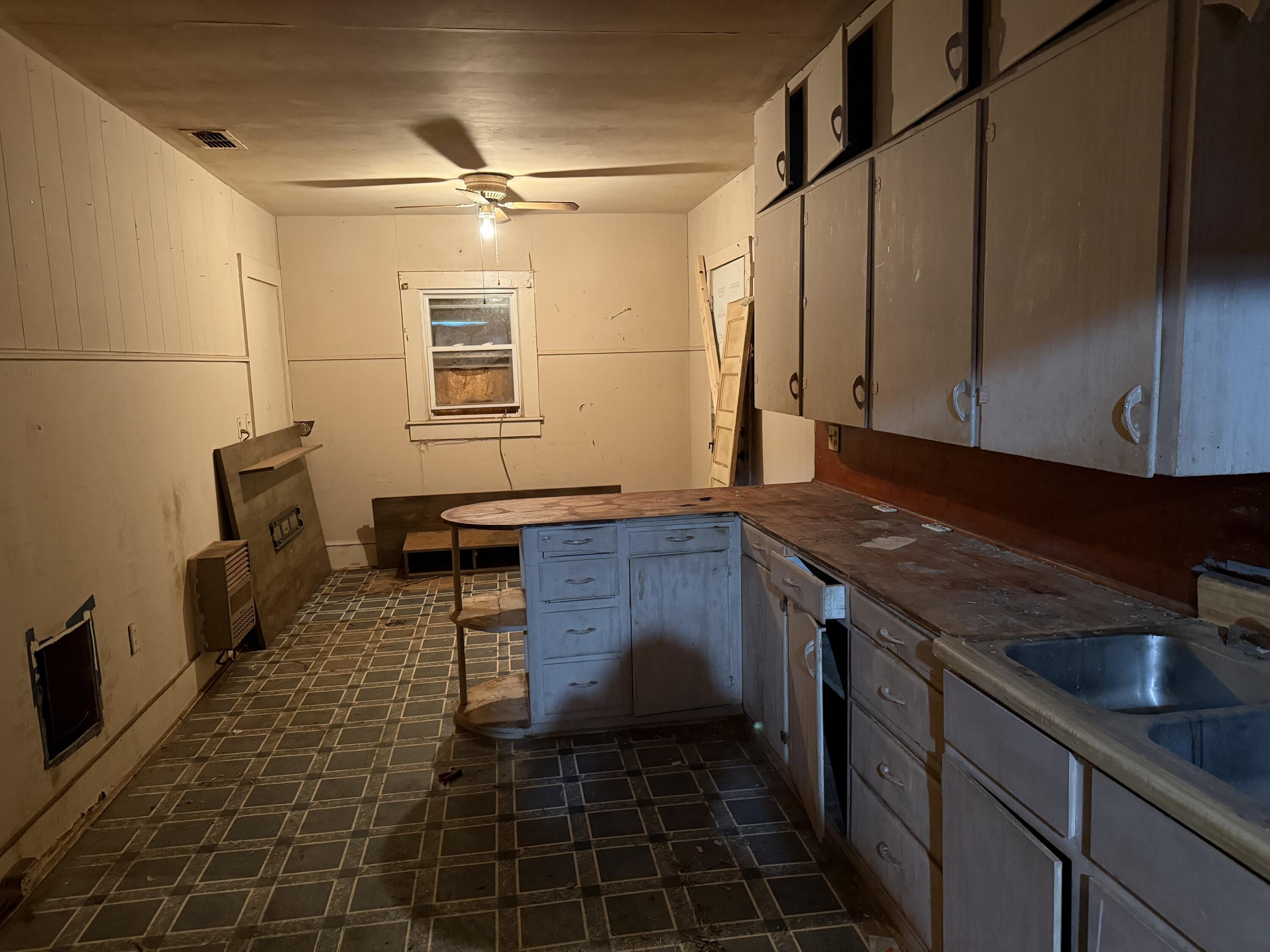 Property Photo: 430 S Emerald TX 79322