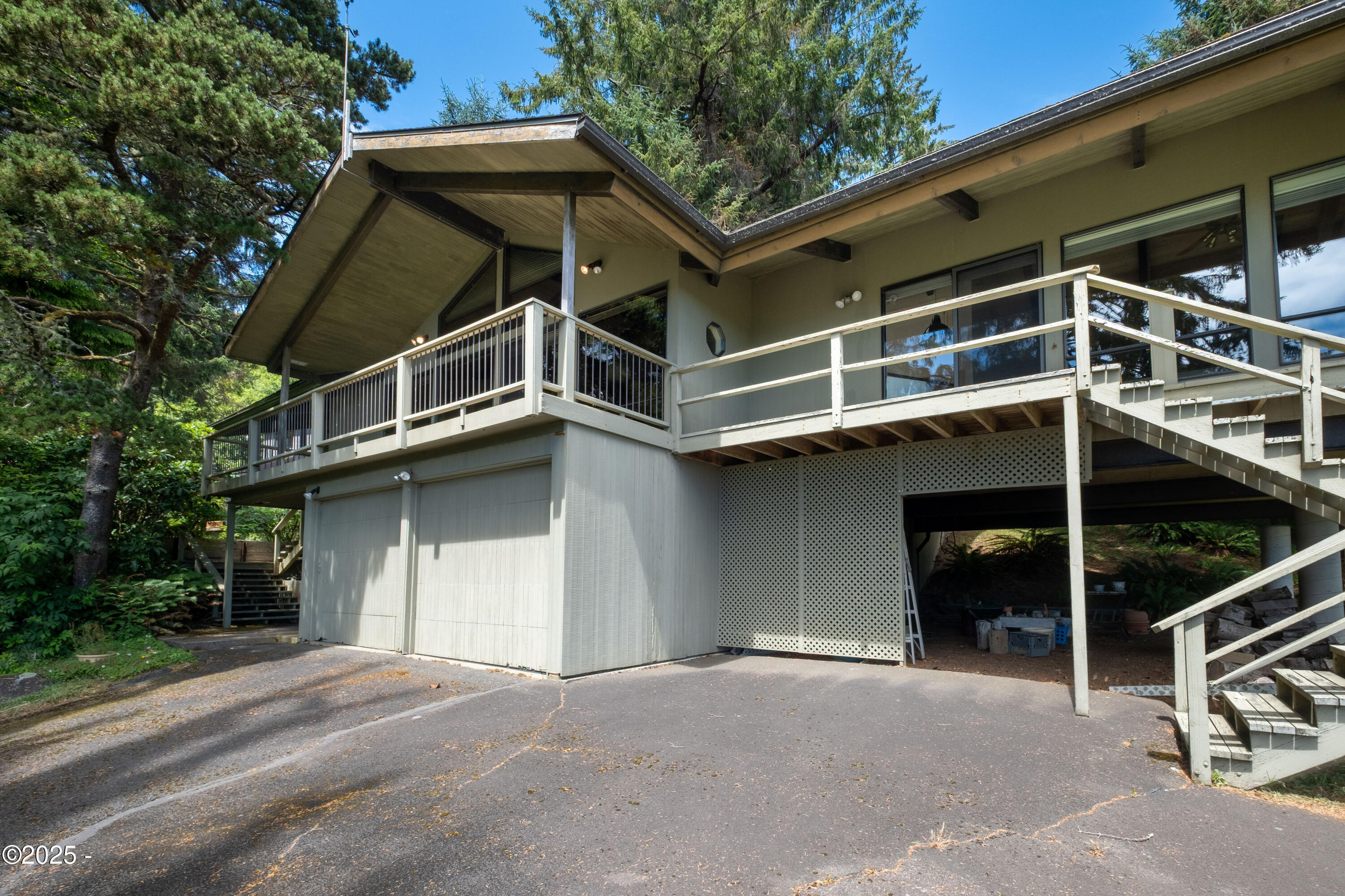 Property Photo: 2815 E Slope Road OR 97368