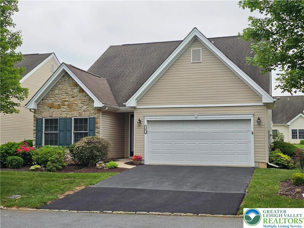 Property Photo: 15 Devonshire Drive PA 18045