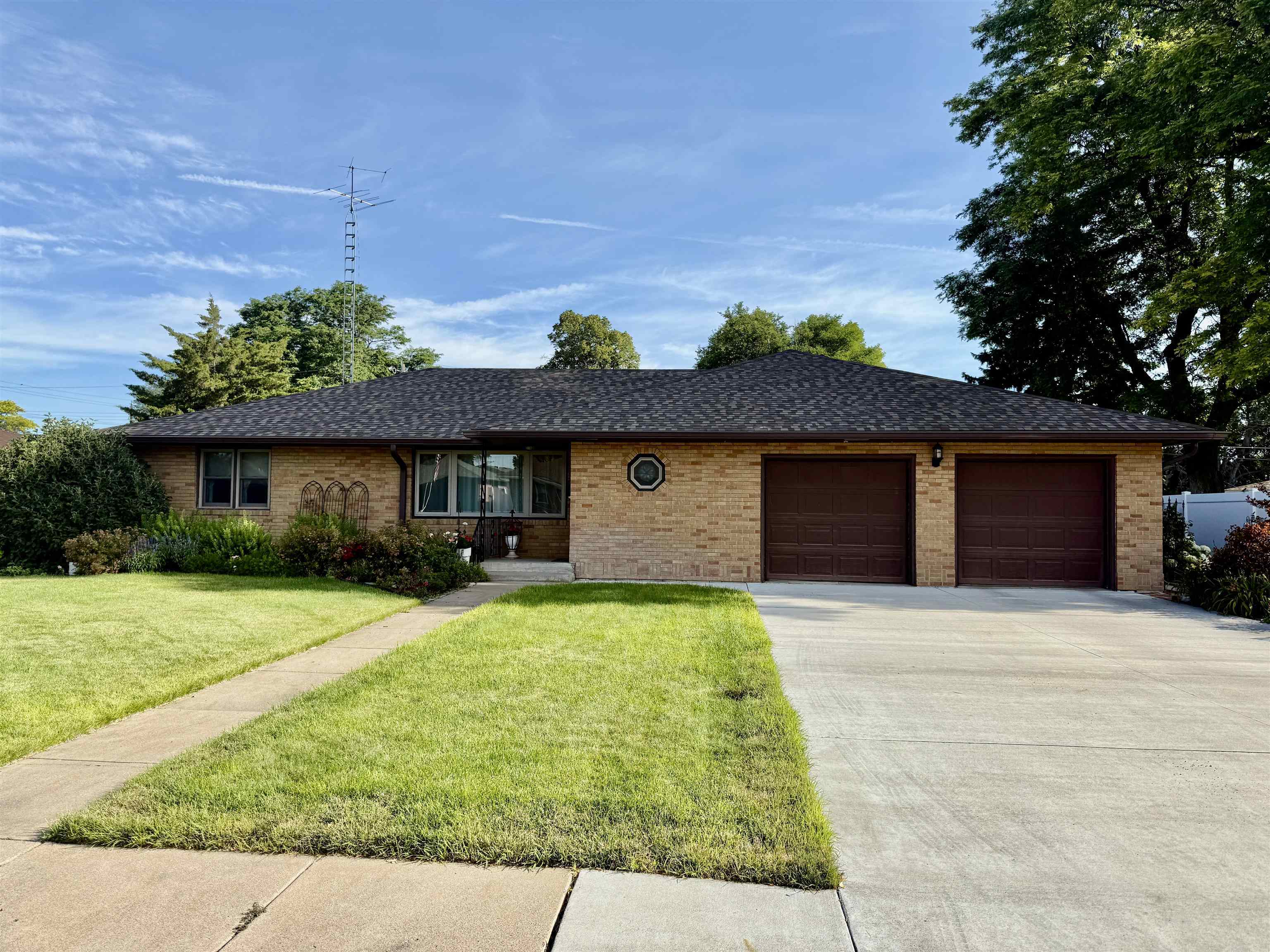 Property Photo: 1409 W C NE 69101