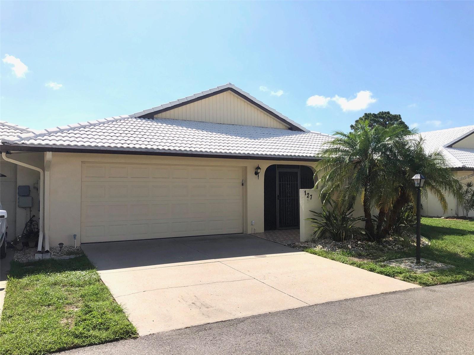 Property Photo:  127 Sandstone Circle  FL 34293 