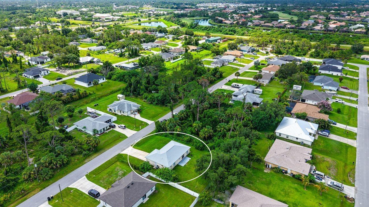 Property Photo: 2403 Trianna Street FL 34291