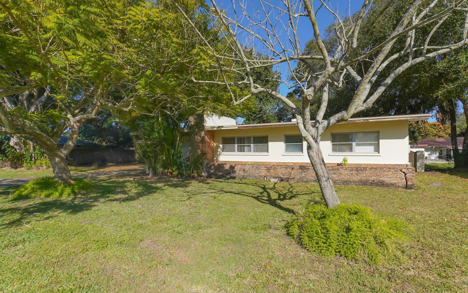 Property Photo: 2461 Ringling Boulevard FL 34237