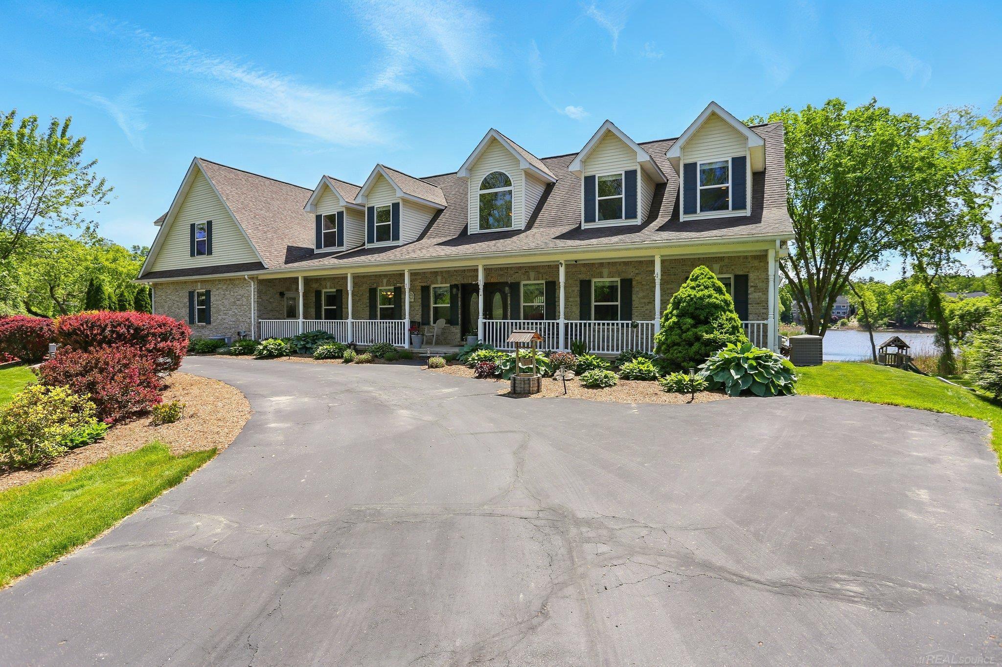 Property Photo: 7859 Pine Ridge Road MI 48346