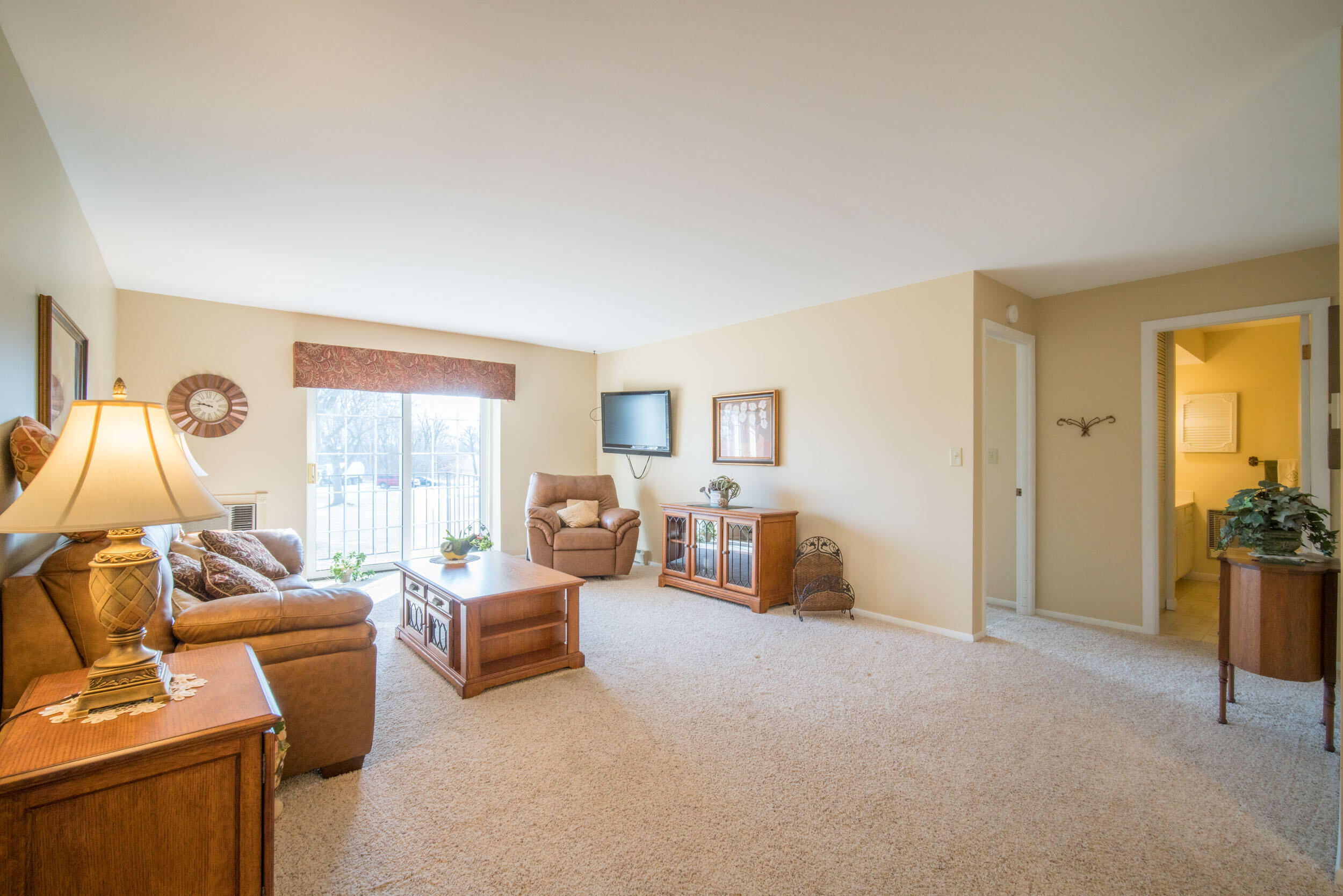 Property Photo: 125 N University Dr 217 WI 53095