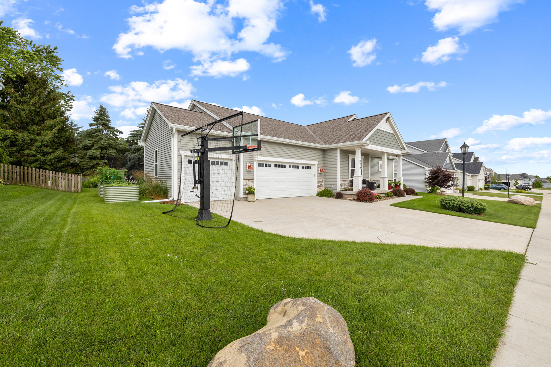Property Photo: 1078 Spruce Ct WI 53066