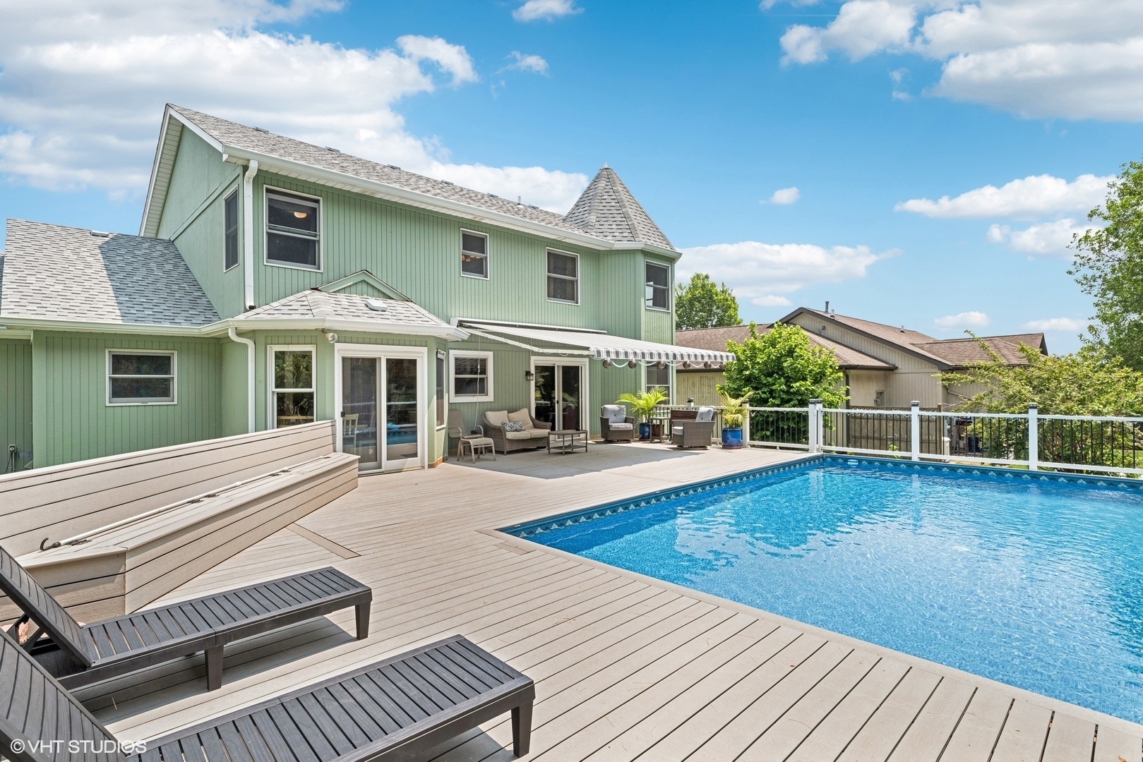 Property Photo: 612 Pine View Pass IL 60046