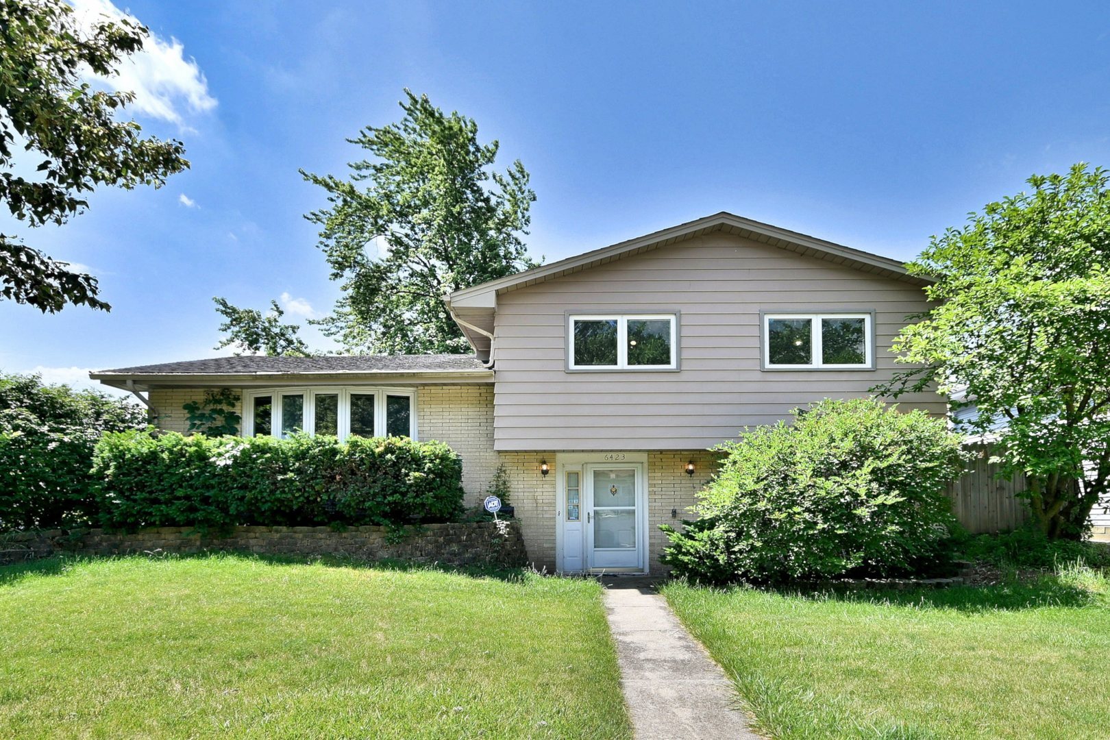 Property Photo:  6423 163rd Place  IL 60477 