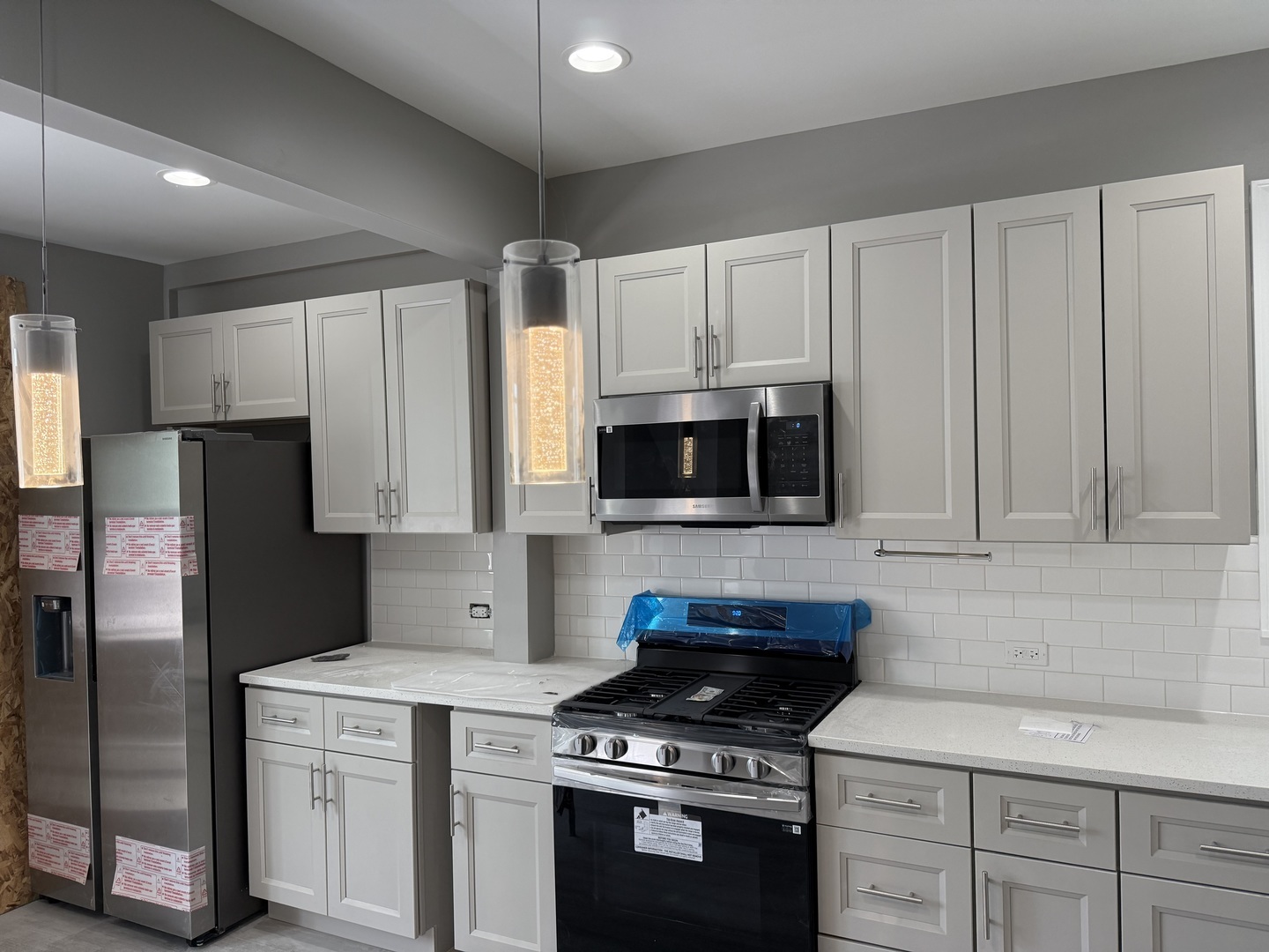 Property Photo: 8409 S Brandon Avenue IL 60617