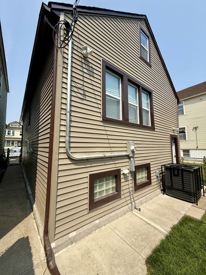 Property Photo: 8409 S Brandon Avenue IL 60617