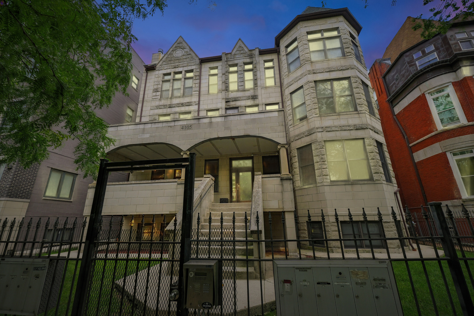 Property Photo: 4105 S Drexel Boulevard 1N IL 60653