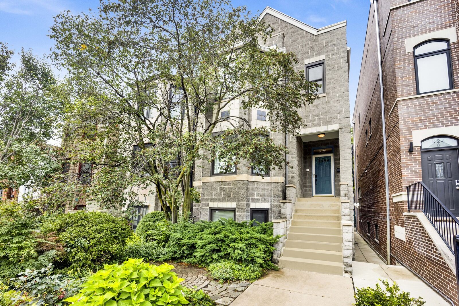 Property Photo:  826 S Bell Avenue  IL 60612 