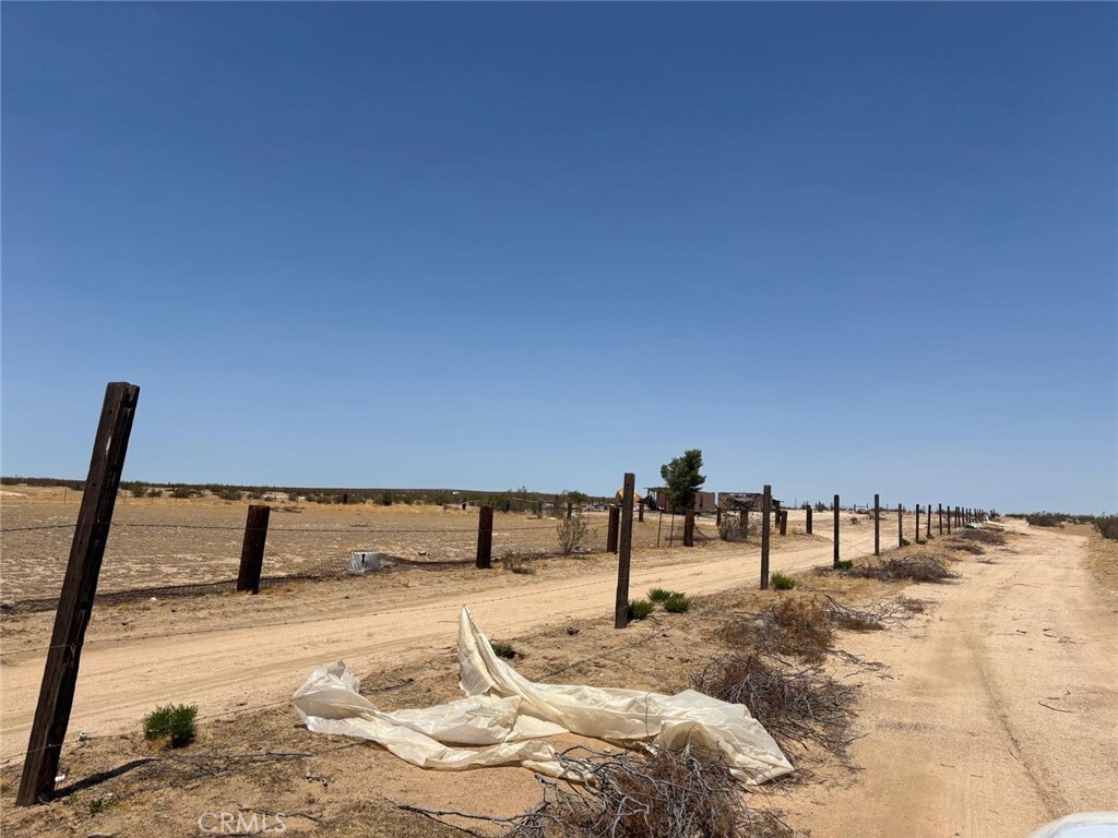Property Photo: 23495 E Avenue K8 CA 93535