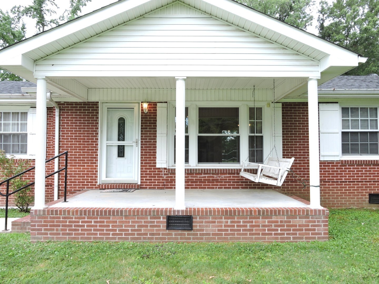 Property Photo: 1304 Oak Dr TN 37355