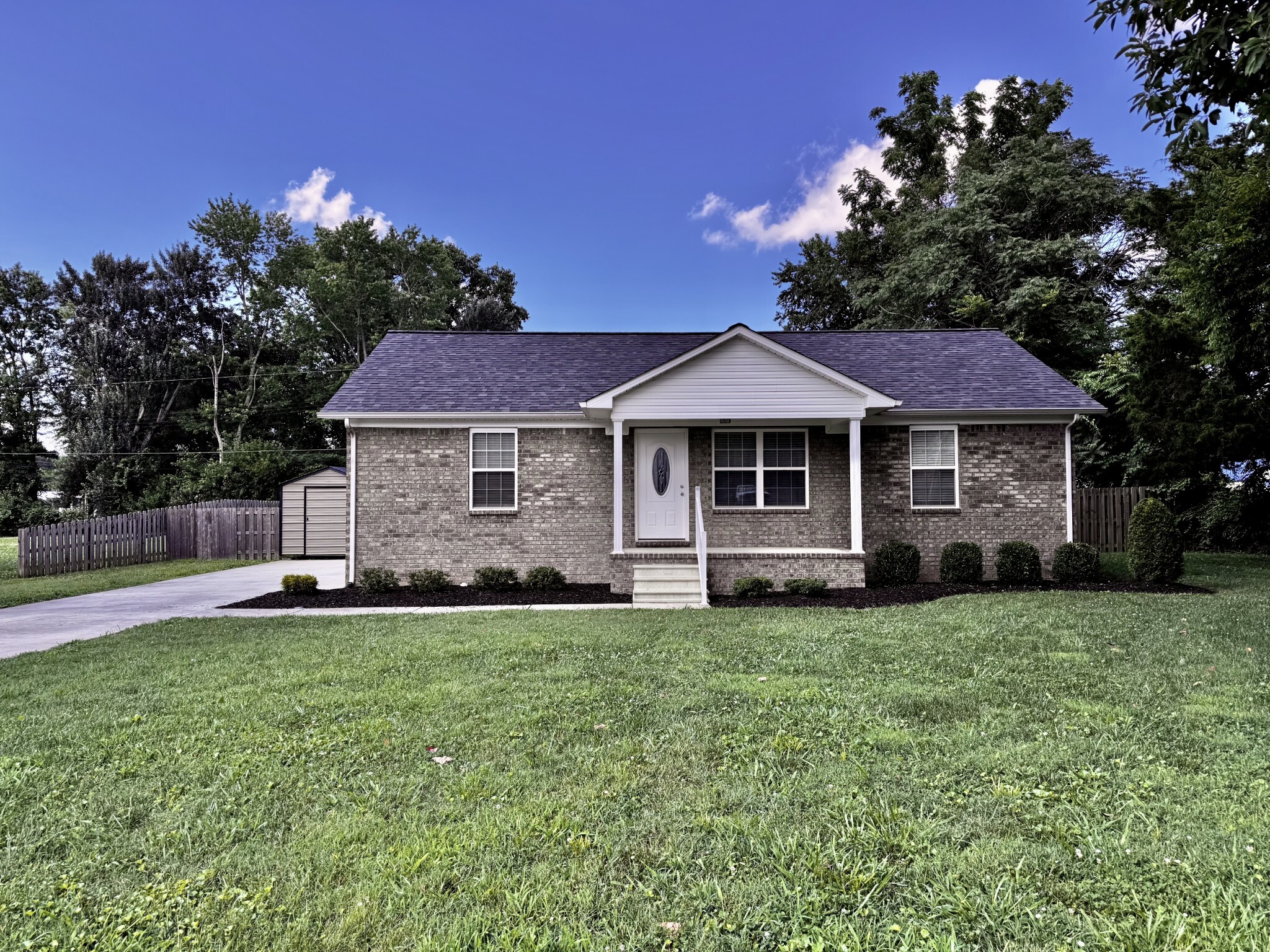 Property Photo: 322 Debus St TN 38464
