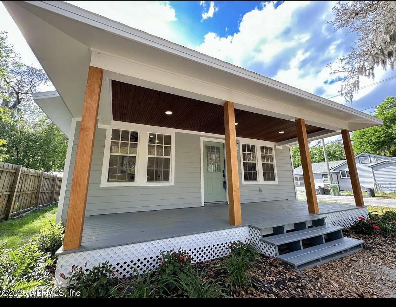 Property Photo: 44 S Whitney Street FL 32084