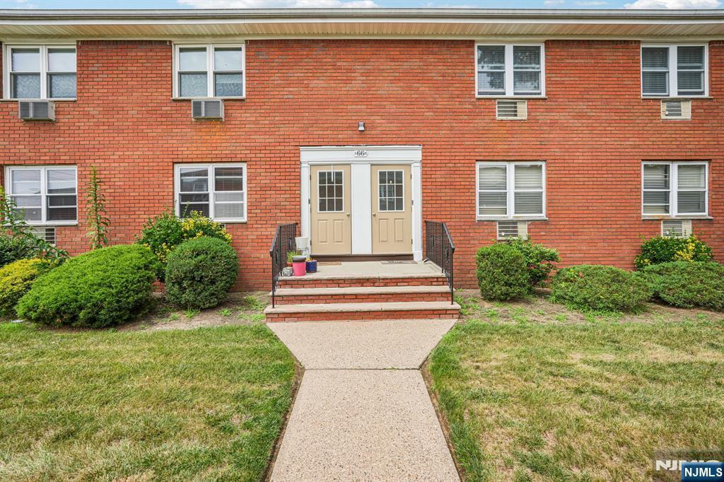 Property Photo: 66 Knox Terrace 1B NJ 07470