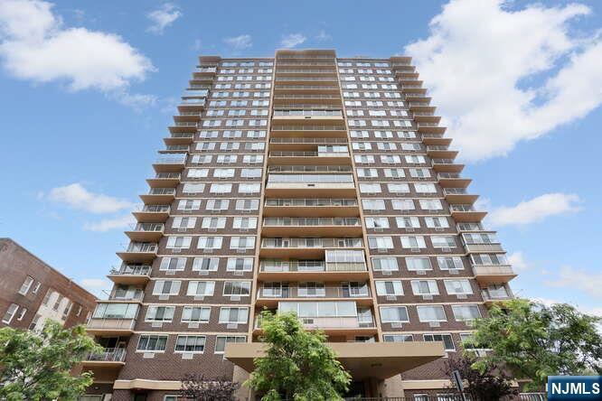 Property Photo:  2150 Center Avenue 17 B  NJ 07024 