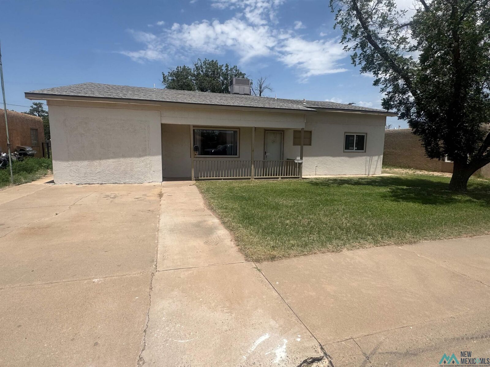 Property Photo:  1104 W Runyan Ave Avenue  NM 88210 