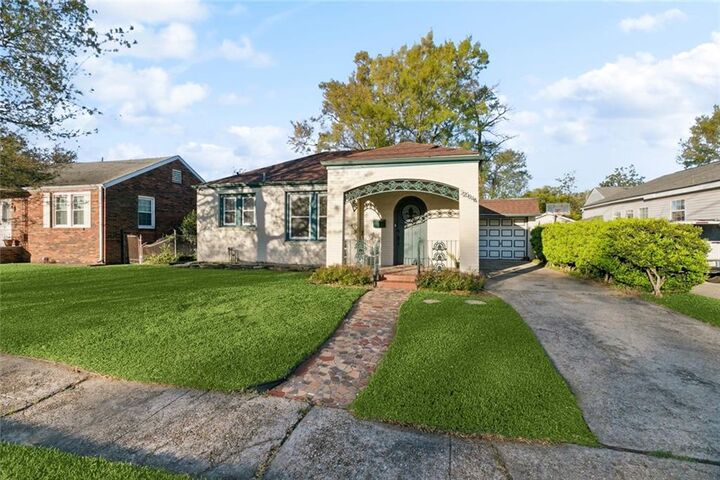 Property Photo:  204 Transcontinental Drive  LA 70001 