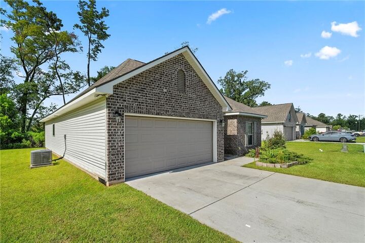 Property Photo: 16168 South Trace Extension LA 70454