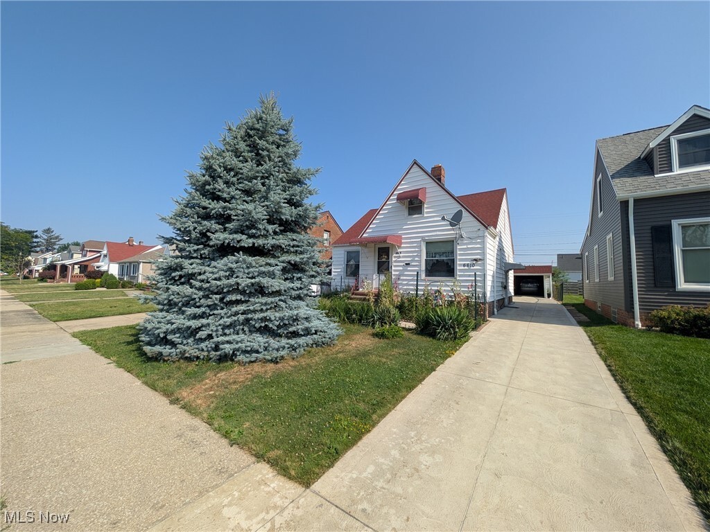 Property Photo: 6610 Farnsworth Drive OH 44129