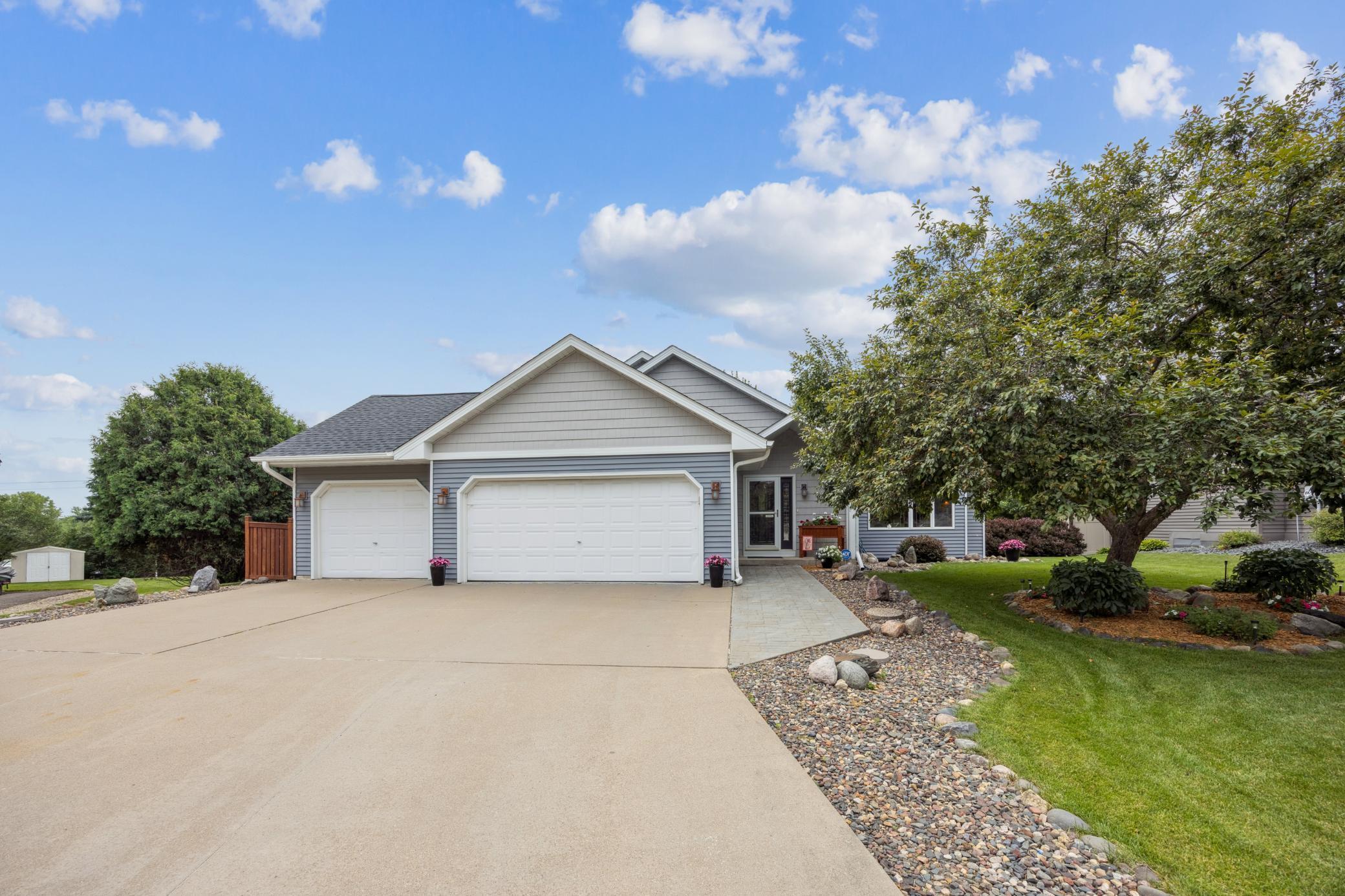 Property Photo: 5475 Oakgreen Place N MN 55082