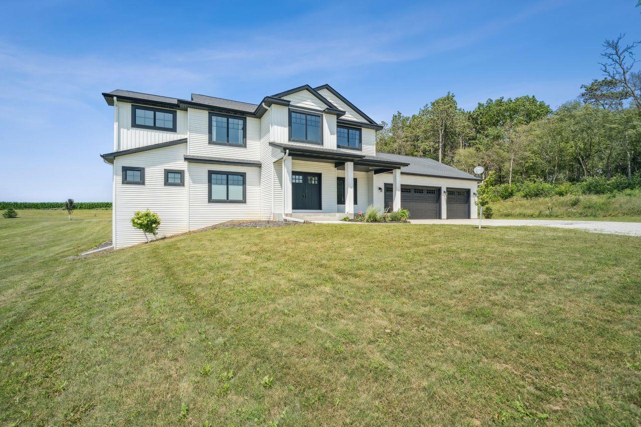 Property Photo: 79275 267th Street MN 55975