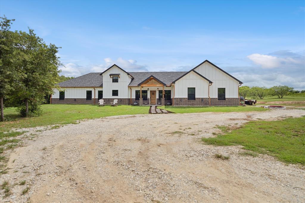 Property Photo: 403 Polk Road TX 76230
