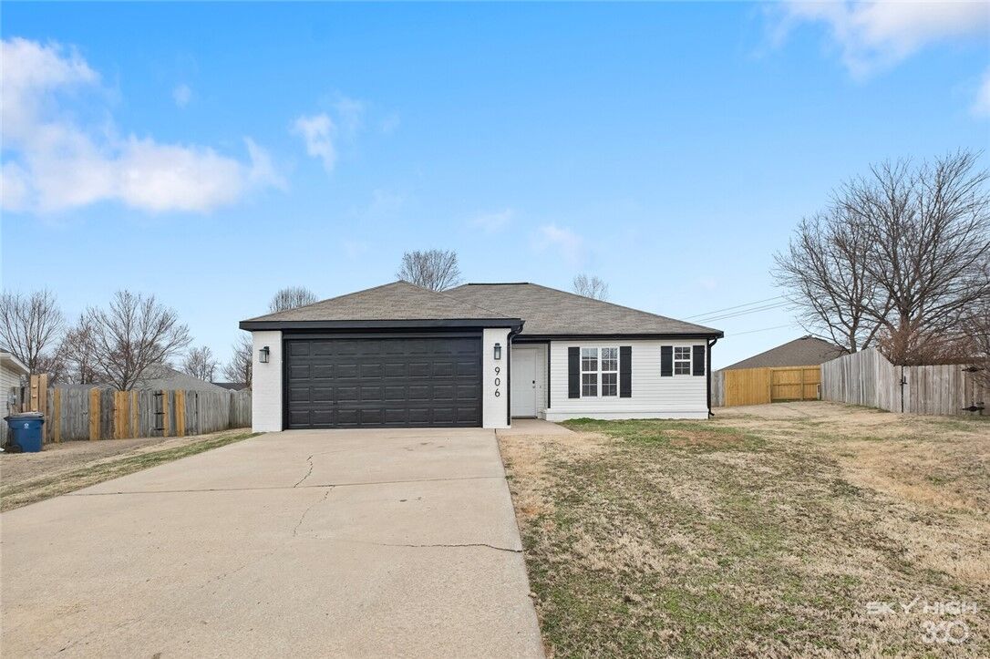 Property Photo:  906 SW Terry Lane  AR 72712 