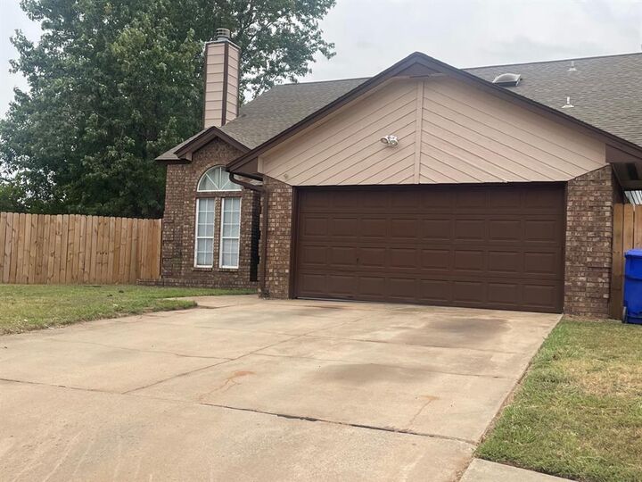 Property Photo:  2028 Rose Court  OK 73071
