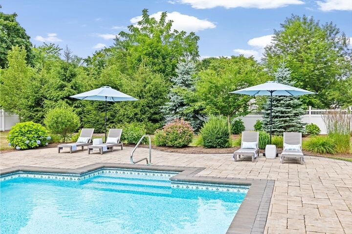 Property Photo:  6 Craig Ln  MA 02043 