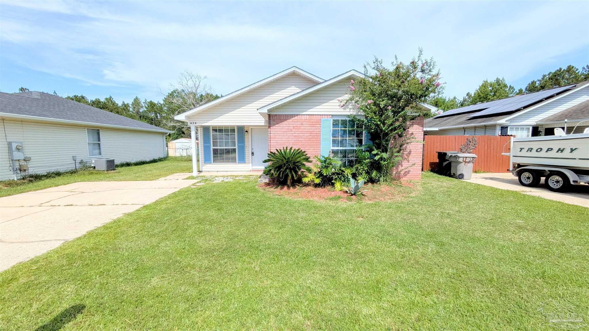 Property Photo: 424 Pine Crescent Way FL 32506