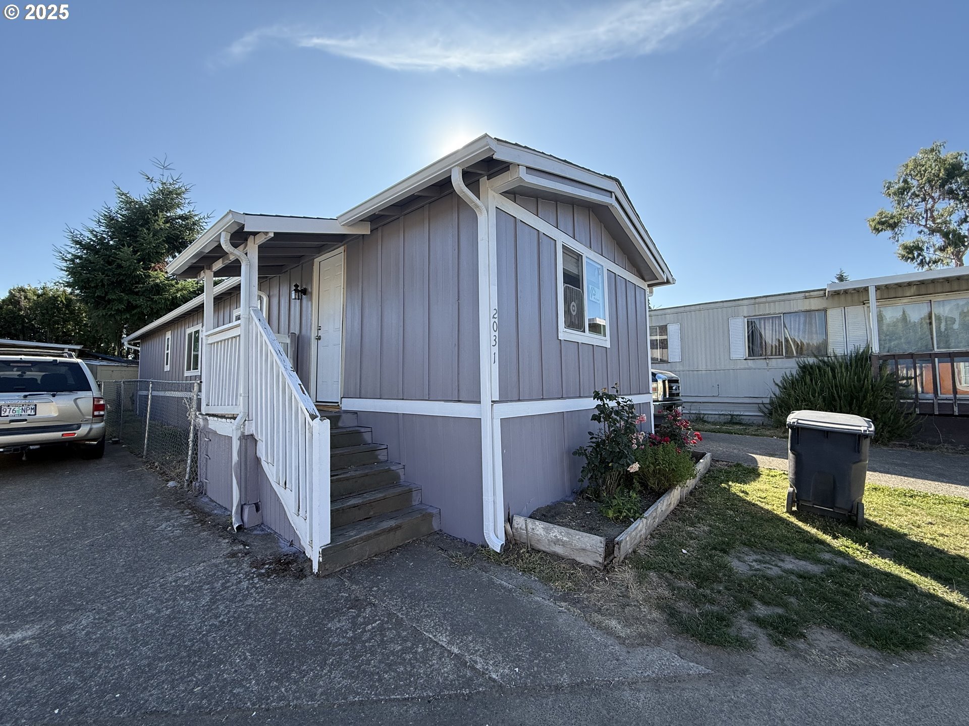 Property Photo: 2031 NE Kennedy Cir 29 OR 97303