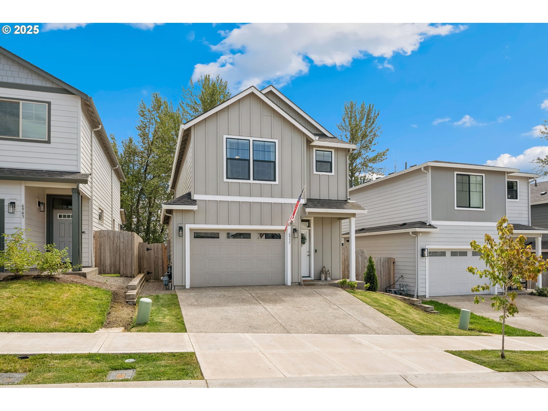 Property Photo: 6937 N Madison Cir WA 98642
