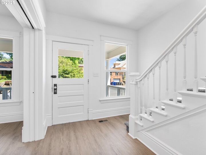 Property Photo:  3818 SE Morrison St  OR 97214 