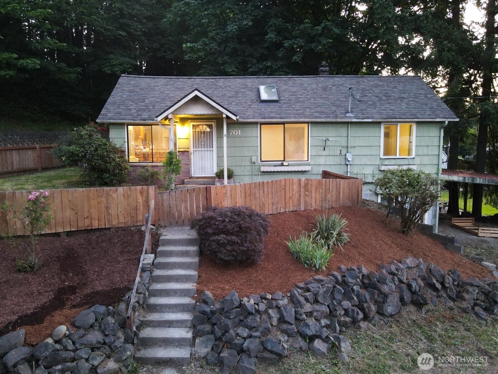 Property Photo:  701 NW Dexter Avenue  WA 98596 