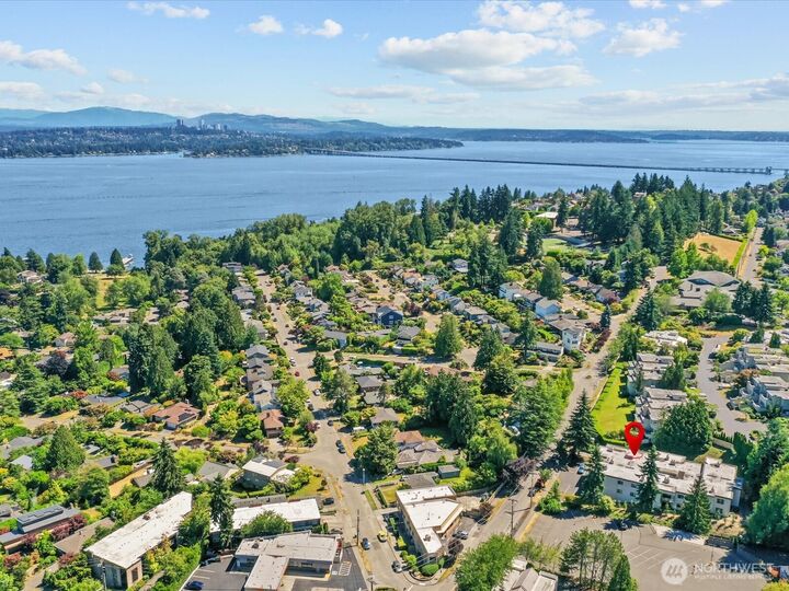 Property Photo:  5225  50th Avenue NE 103  WA 98105 
