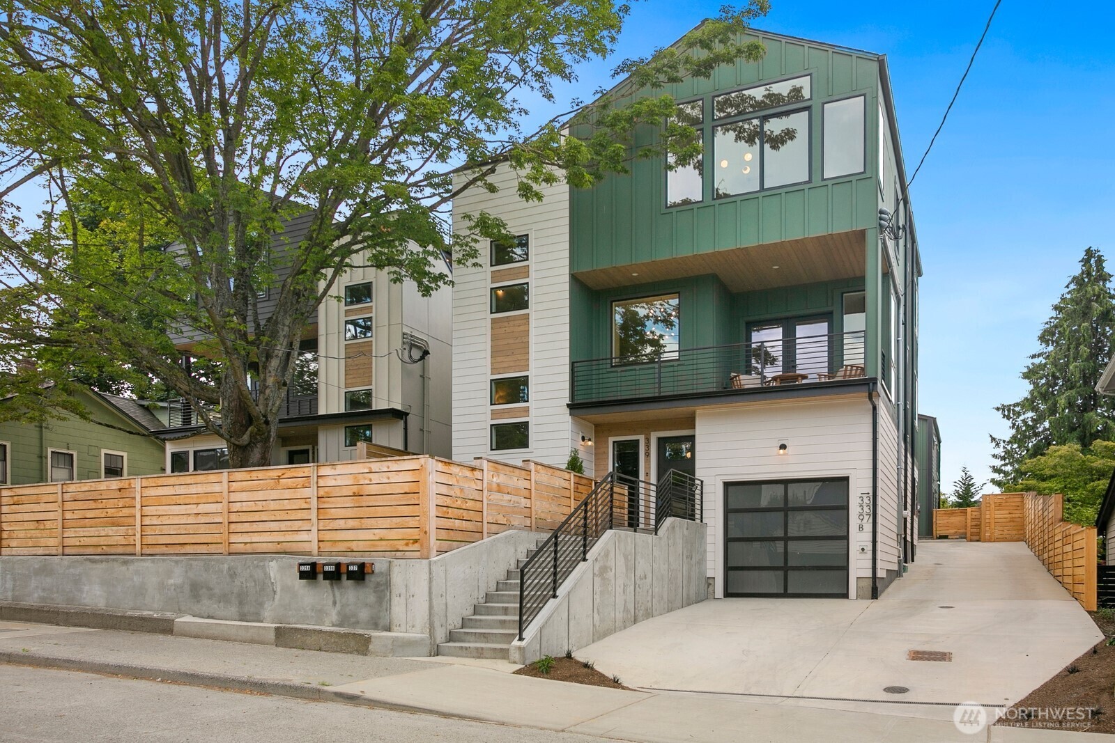 Property Photo: 339 NE 90th Street 1 WA 98115