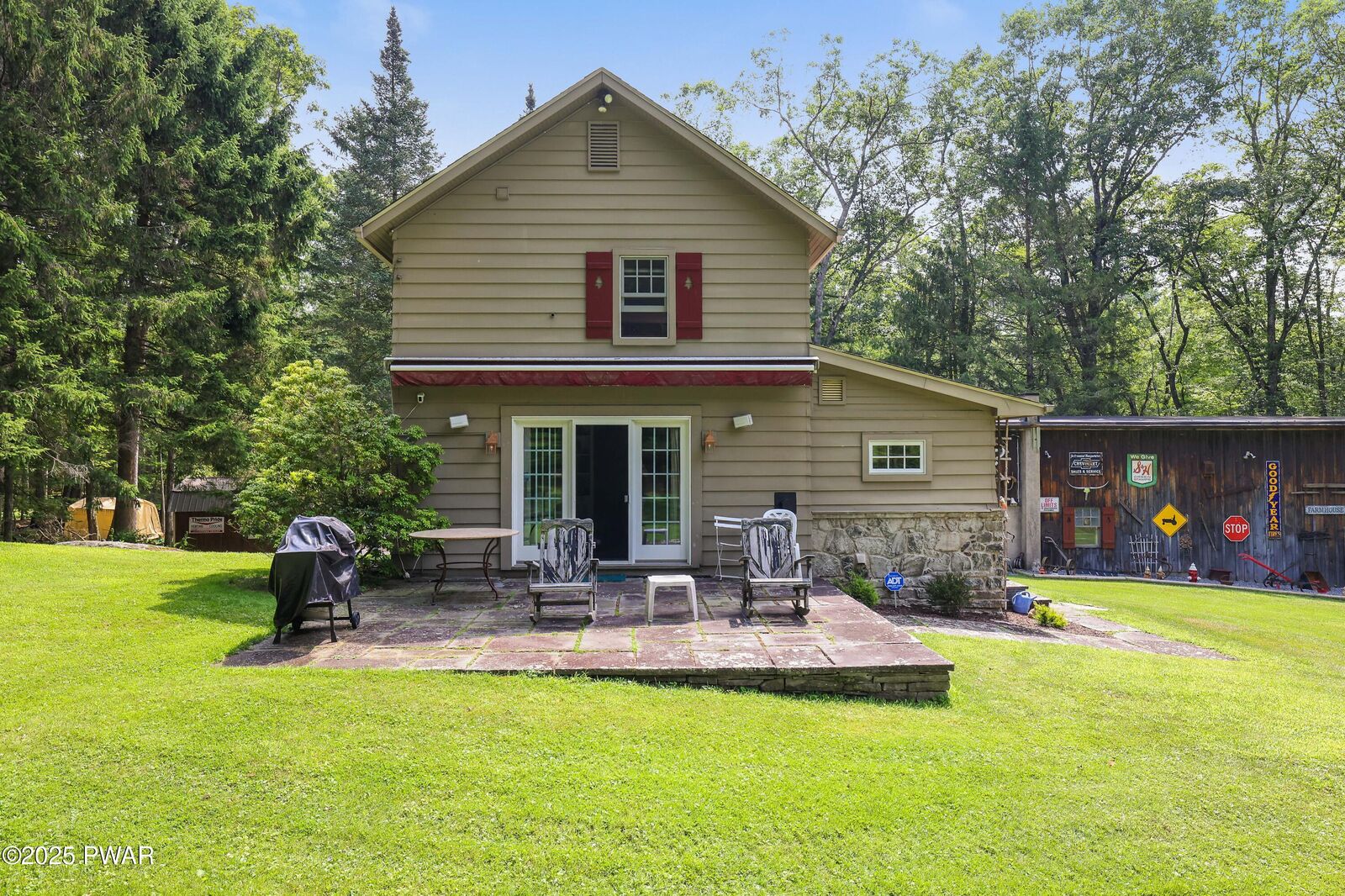 Property Photo: 403 Spruce Street PA 18428