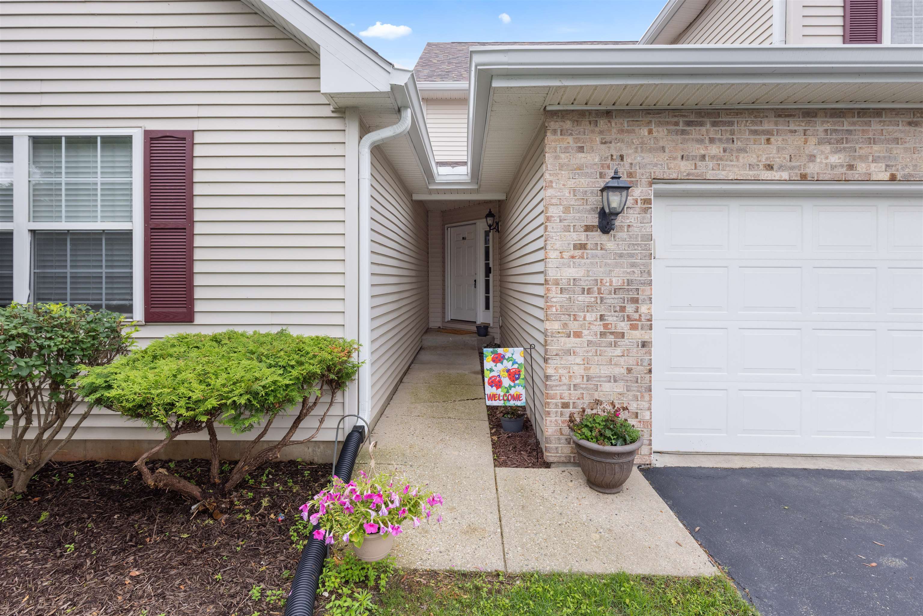 Property Photo: 12050 Baneberry Unit 10 Drive IL 61073