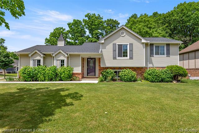 Property Photo: 759 Kentucky MI 48307